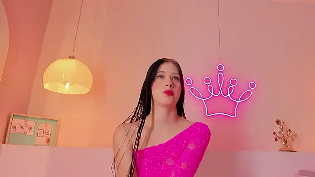 sara  jones gh online show from February 22, 3:02 pm