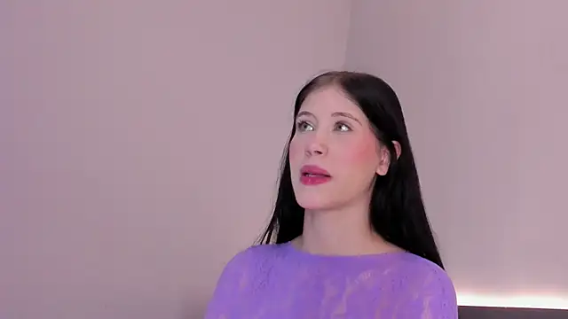 sara  jones gh online show from February 17, 7:33 pm