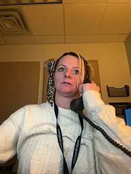 Snapshot of kittiekatieyogi chatting on February 28, 6:09 pm kittiekatieyogi online show from February 28, 6:09 pm