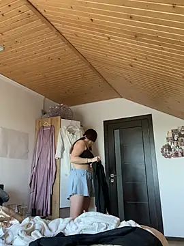 mewKate online show from May 6, 4:22 pm