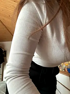 Snapshot of mewKate chatting on November 2, 11:59 am mewKate online show from November 2, 11:59 am