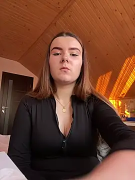 mewKate online show from February 25, 3:31 pm