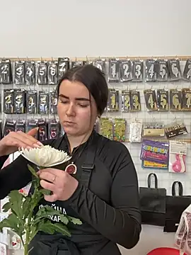 mewKate online show from April 18, 9:22 am