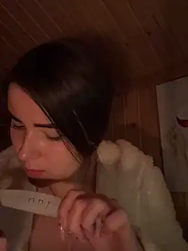 mewKate online show from February 8, 9:34 pm