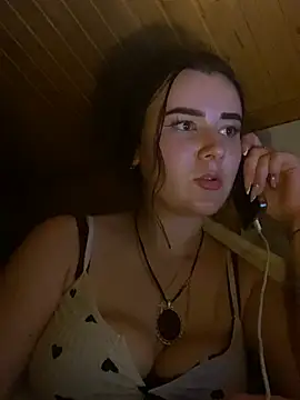 mewKate online show from May 8, 8:12 pm