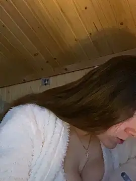 mewKate online show from March 31, 3:36 pm