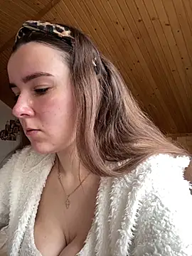 mewKate online show from April 8, 3:57 pm