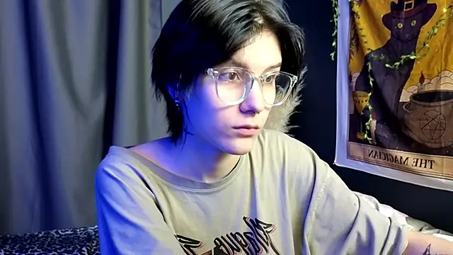 Snapshot of Hyeon_Jin chatting on February 2, 8:41 pm Hyeon Jin online show from February 2, 8:41 pm