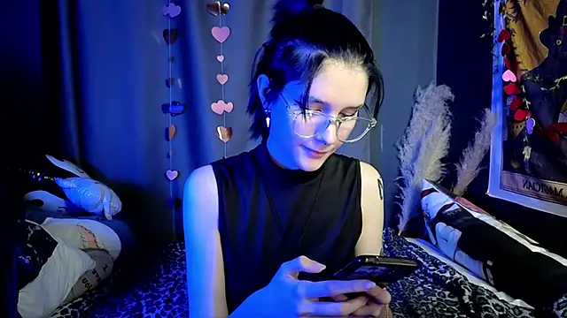 Snapshot of Hyeon_Jin chatting on February 24, 12:30 am Hyeon Jin online show from February 24, 12:30 am