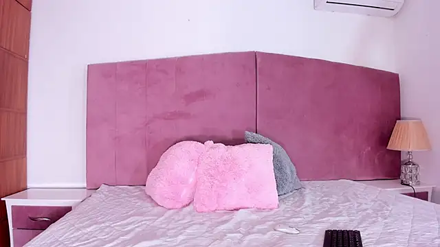 Snapshot of Bonnie_30_ chatting on January 28, 7:53 pm Bonnie 30 online show from January 28, 7:53 pm