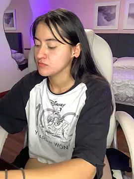 Snapshot of Camila_pinkk chatting on March 6, 5:22 pm Camila pinkk online show from March 6, 5:22 pm