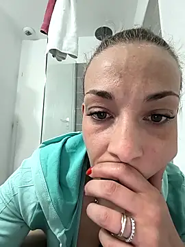 thefrenchkiss25 online show from March 11, 5:40 pm