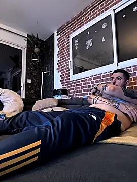 thefrenchkiss25 online show from March 9, 8:45 pm