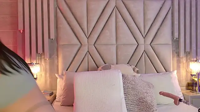 MilaRux online show from December 4, 7:13 pm