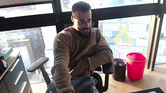 Snapshot of todddantes25 chatting on February 1, 5:07 am todddantes25 online show from February 1, 5:07 am