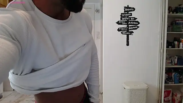 Snapshot of todddantes25 chatting on March 7, 4:24 am todddantes25 online show from March 7, 4:24 am