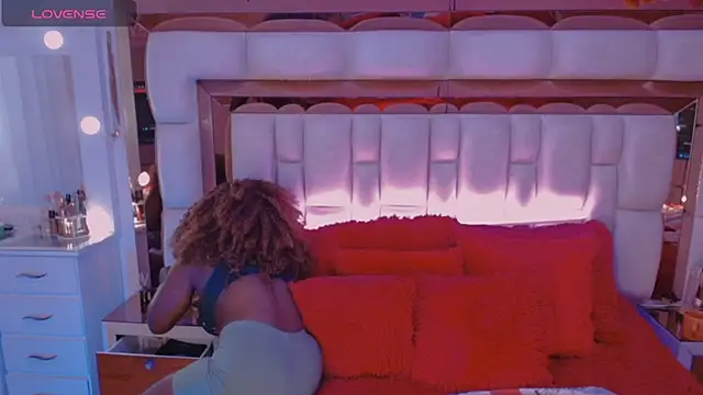 Aliana Ross online show from November 19, 8:25 am