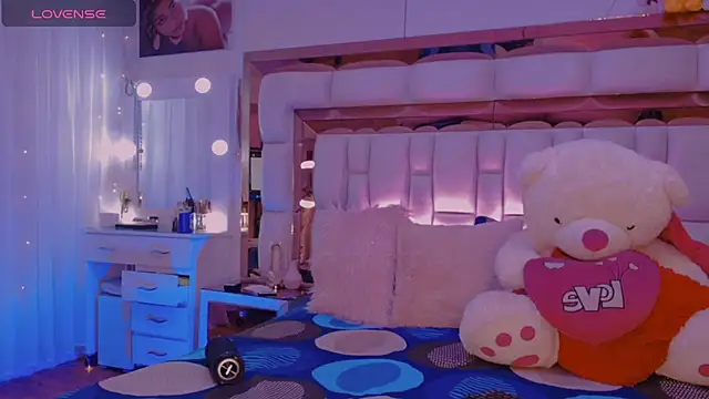 Aliana Ross online show from November 14, 7:34 am