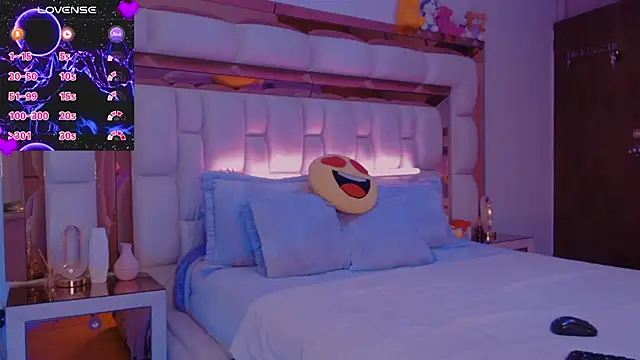 Aliana Ross online show from October 4, 8:16 am