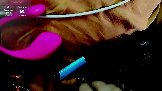 wawarruis online show from October 31, 12:07 am