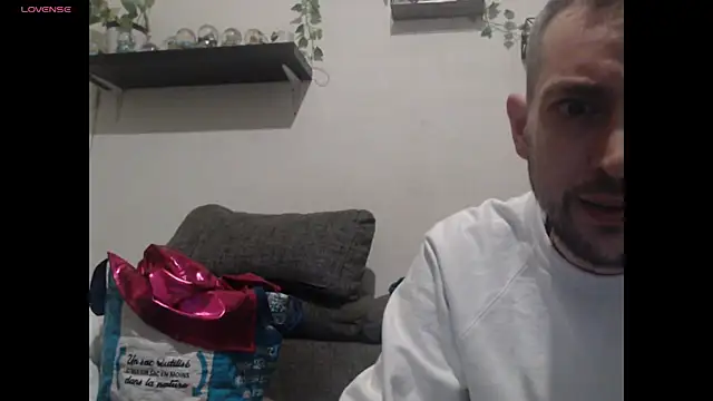 wawarruis online show from March 7, 10:43 pm