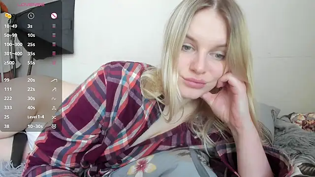 shiny bunnyyy online show from January 19, 8:39 am