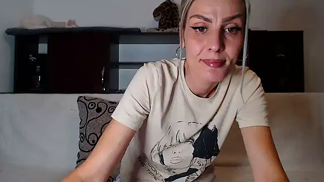 Snapshot of AshlineKatte chatting on November 15, 4:55 pm AshlineKatte online show from November 15, 4:55 pm