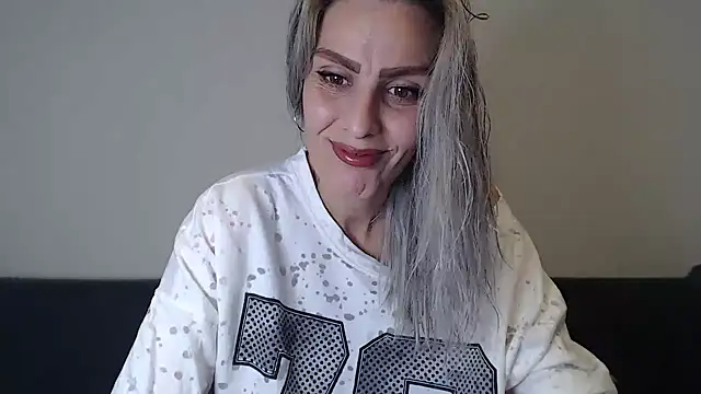 Snapshot of AshlineKatte chatting on November 7, 1:26 pm AshlineKatte online show from November 7, 1:26 pm