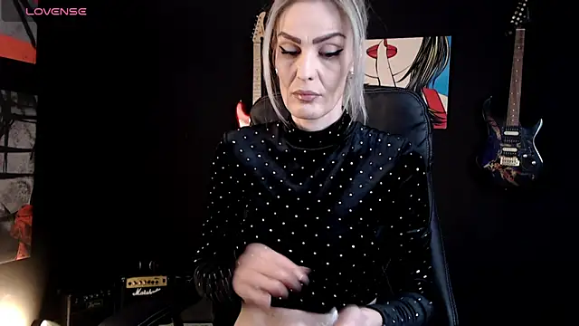 Snapshot of AshlineKatte chatting on March 20, 6:20 pm AshlineKatte online show from March 20, 6:20 pm