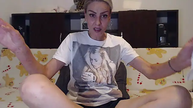 Snapshot of AshlineKatte chatting on October 11, 6:42 pm AshlineKatte online show from October 11, 6:42 pm