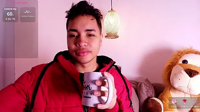 Snapshot of AlecLightwood_ chatting on December 18, 5:45 am AlecLightwood online show from December 18, 5:45 am