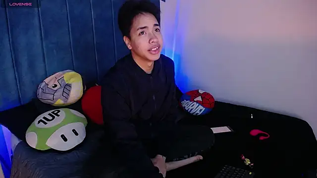 Snapshot of AlecLightwood_ chatting on January 7, 2:41 pm AlecLightwood  online show from January 7, 2:41 pm