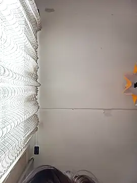 Lauren Amabel online show from February 13, 1:44 pm