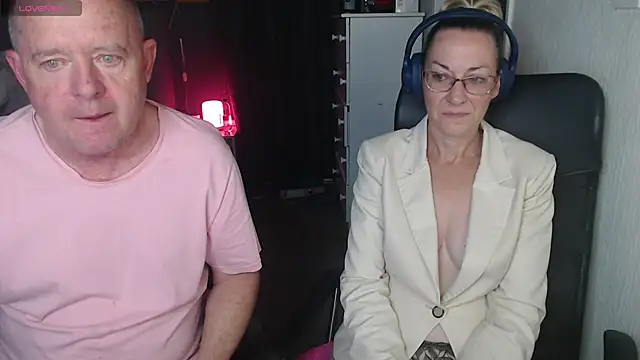 Snapshot of boeslaboes1 chatting on December 14, 2:29 am boeslaboes1 online show from December 14, 2:29 am