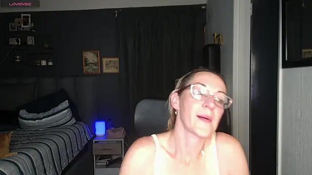 Snapshot of boeslaboes1 chatting on September 25, 6:14 pm boeslaboes1 online show from September 25, 6:14 pm