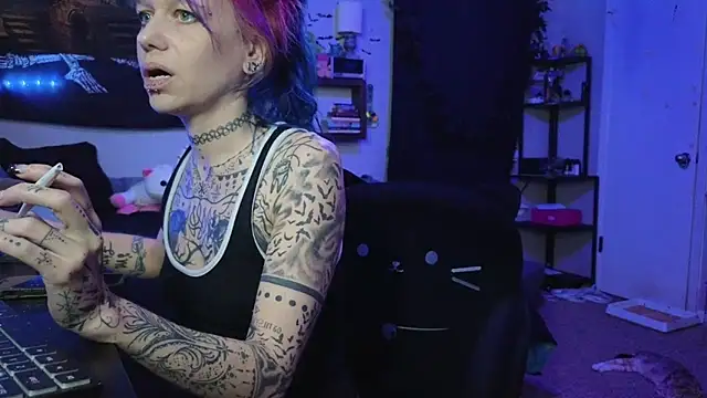 trashbrat online show from January 14, 6:06 am