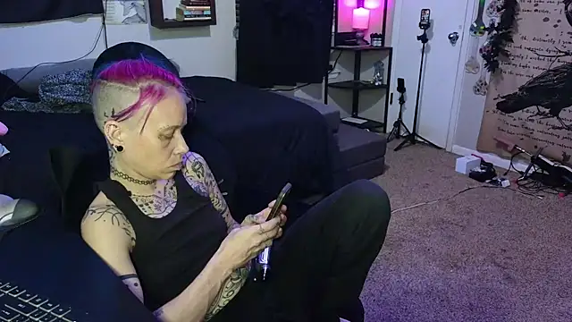 trashbrat online show from January 8, 7:14 am