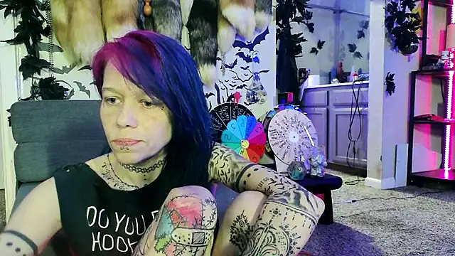 trashbrat online show from December 17, 9:47 am