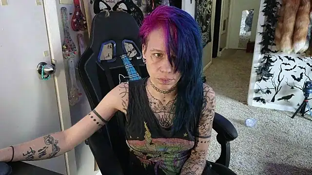 trashbrat online show from December 19, 2:08 pm