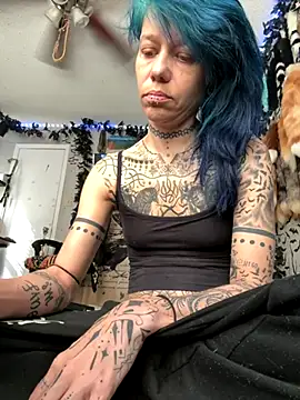 trashbrat online show from October 18, 7:49 pm