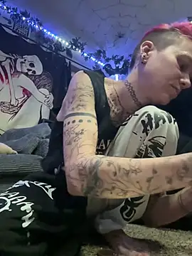 trashbrat online show from April 1, 6:15 am