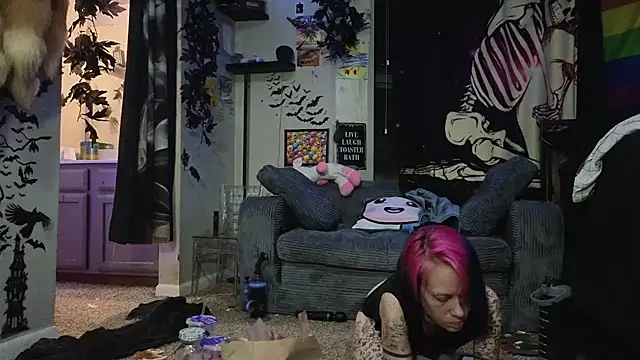 trashbrat online show from March 30, 8:16 am