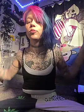 trashbrat online show from April 28, 11:31 pm