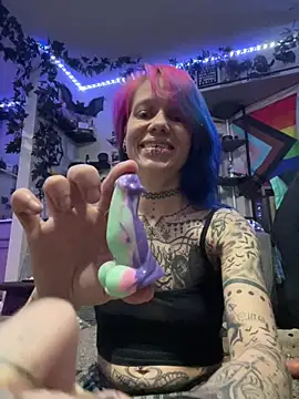 trashbrat online show from April 26, 10:01 am