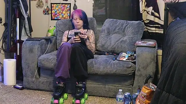 trashbrat online show from March 13, 2:49 am