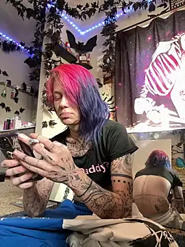Snapshot of trashbrat chatting on June 13, 11:45 pm trashbrat online show from June 13, 11:45 pm