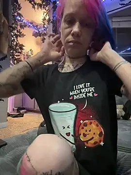 trashbrat online show from May 8, 8:40 am