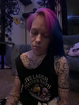 trashbrat online show from April 8, 9:11 am