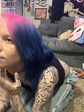 trashbrat online show from April 23, 10:44 am