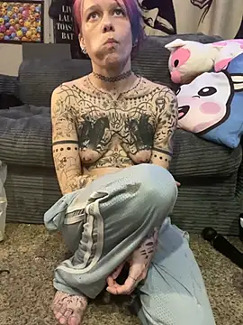 trashbrat online show from April 22, 10:11 am